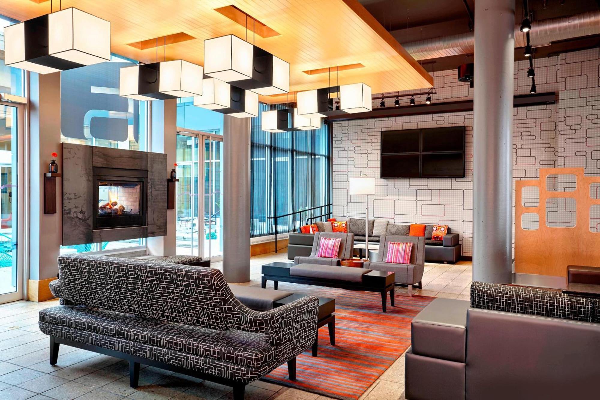 Готель Aloft Montreal Airport Дорваль Екстер'єр фото
