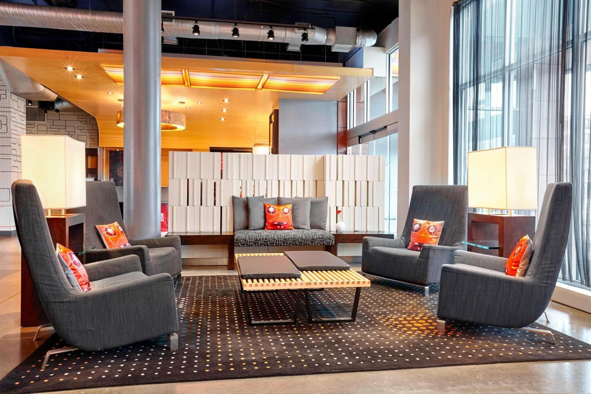 Готель Aloft Montreal Airport Дорваль Екстер'єр фото